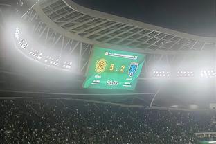 半场-罗马2-0总比分3-0米兰 迪巴拉曼奇尼破门切利克染红